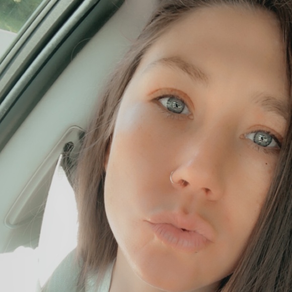 Meet your Posher, Sierra - Picture 1 of 1